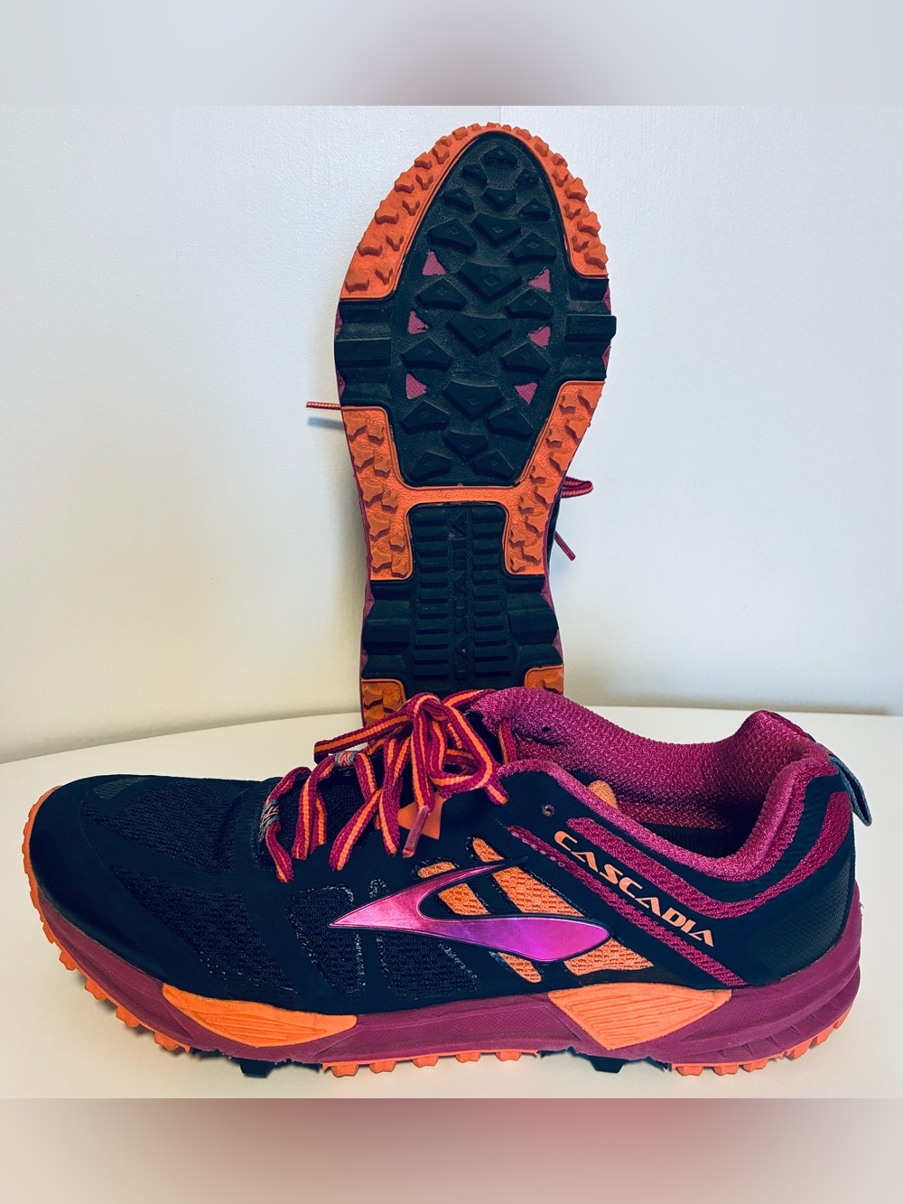 Brooks Cascadia 11 Women's Size 11B Trail Running Hiking Shoes blue/pink/orange